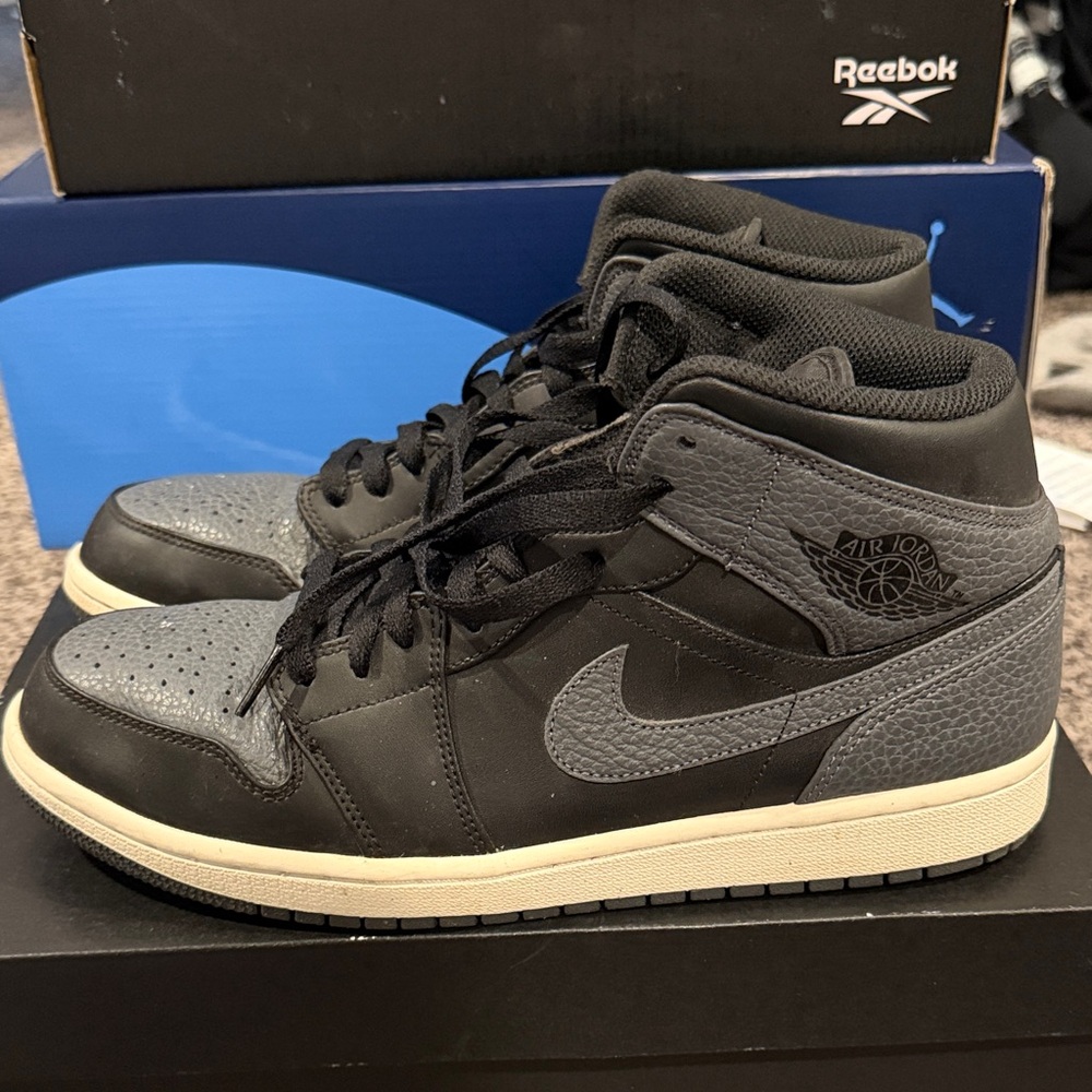 Jordan 1 mid size 10